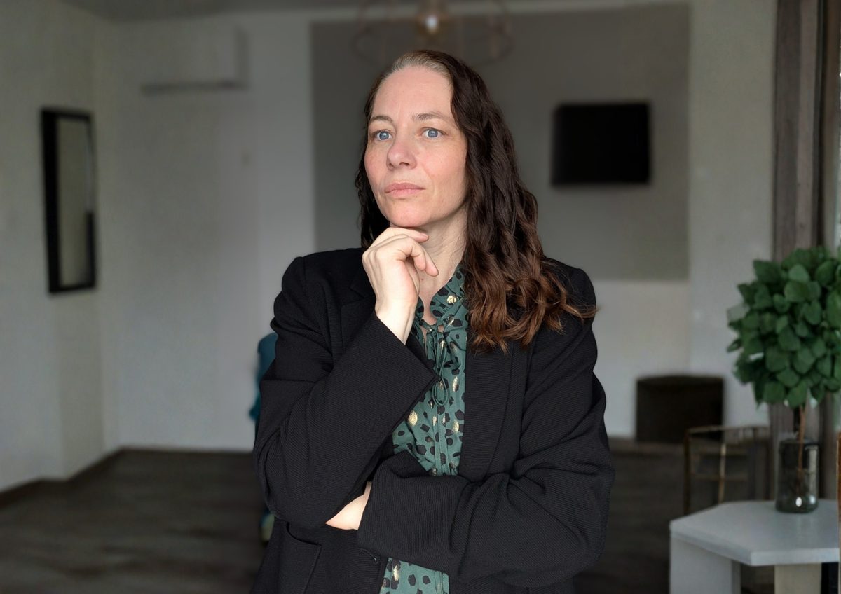 Jane Gronner, nachdenklich